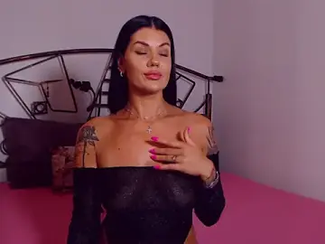 Stripchat Adult Webcam of YvonneEverlee