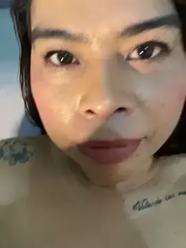 Stripchat Live Sex Cam of roselyn_caprice