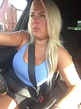Stripchat Live Sex Cam of Bustyblondebabe32