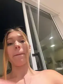 Stripchat Live Sex Cam of Nikii__