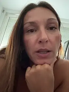 Stripchat Adult Webcams of chiara-loveandlife