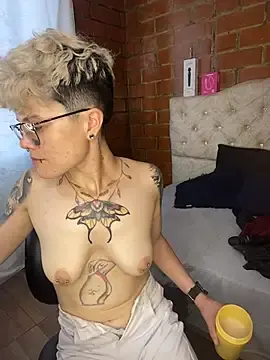 Stripchat Live Sex Cam of Megan-c