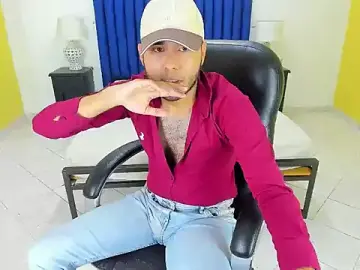 Stripchat Live Sex Cam of Paul_Douglas