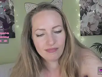 Stripchat Free Porn Cam of Queenymel