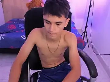 Stripchat Sex Cam of Aron_Boyy