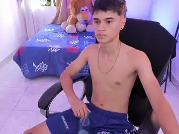 Stripchat Best Webcam of Aron_Boyy