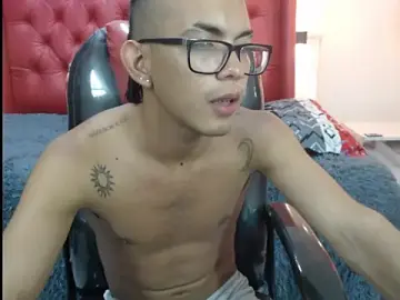 Stripchat Live Porn of maximiliano_hotdevil