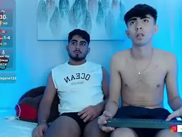 Stripchat Nude Webcam of Michaell_and_twink