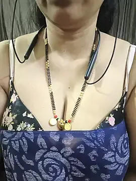 Stripchat Adult Webcams of bhuvana_555