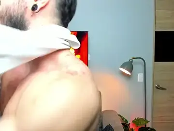 Stripchat Live Sex Cam of giorgio_leone_1