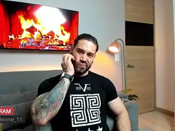 Stripchat Live Sex Cam of giorgio_leone_1