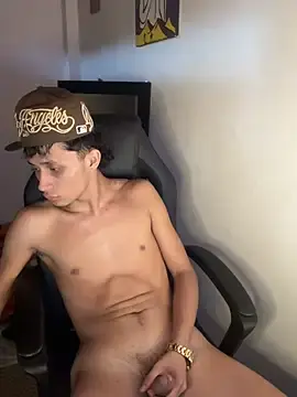Stripchat Sex Cam of Ryan_latin