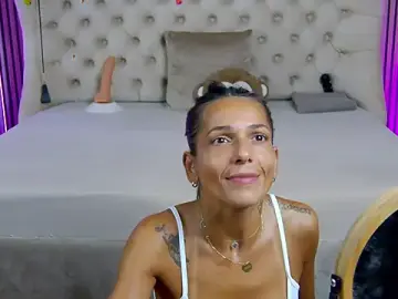 Stripchat Live Sex Cam of PlayfulShow