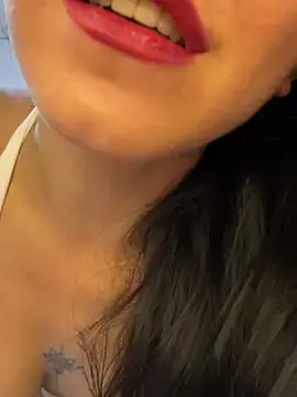Stripchat Live Sex Cam of White-Petite