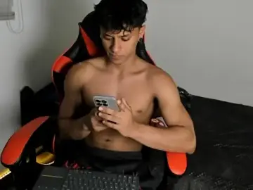 Stripchat Free Porn Cam of ZYZZ1312