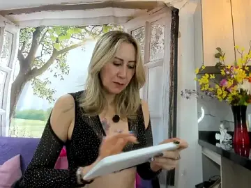 Stripchat Free Porn Cam of ashleymilf_1