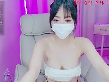 Stripchat Nude Webcam of baby_taeri