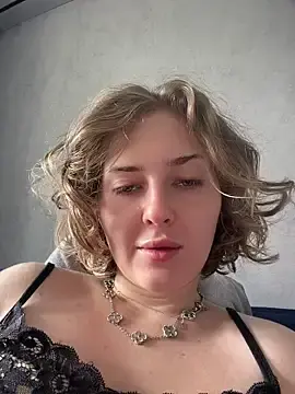 Stripchat Live Sex Cam of KellyKeler