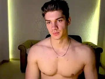 Stripchat Live Sex Cam of MaxKaiden