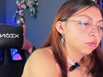 Stripchat Sex Chat of Kira_Exxe