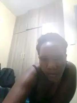 Stripchat Live Sex Cam of Creamymom4