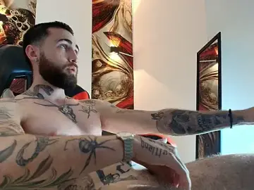 Stripchat Live Sex Cam of Luke_davis01