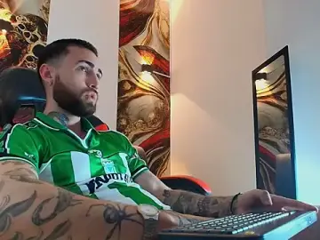 Stripchat Sex Cam of Luke_davis01