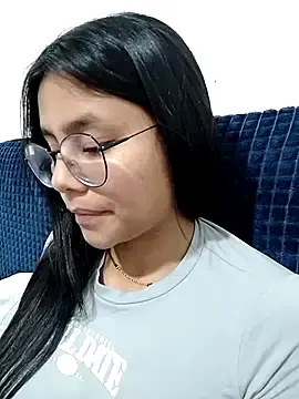 Stripchat Sex Cam of Sofielovee-01