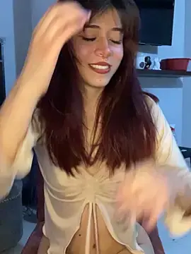 Stripchat Adult Webcam of SuzzyyM