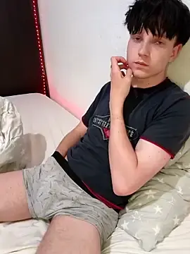 Stripchat Watch Live Sex Cams of ShyAndrey