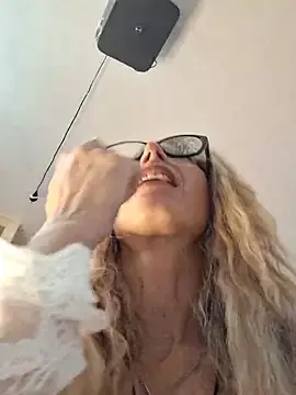 Stripchat Sex Cam of harleyejoker1