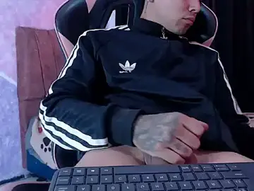 Stripchat Adult Webcams of extrongerboyx_12