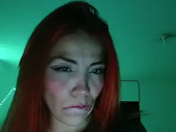 Stripchat Sex Cam of Aylinn_diaz