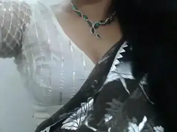 Stripchat Live Sex Cam of Lovely_Siri_23