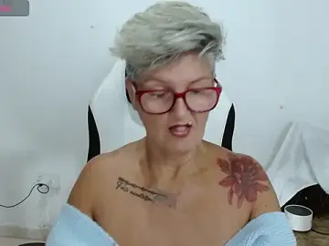 Stripchat Live Sex Cam of bety-cum2