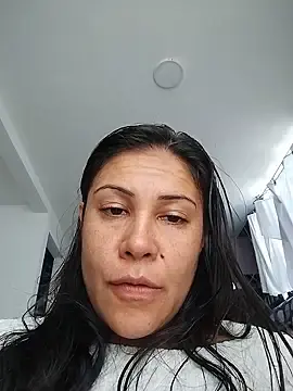 Stripchat Free Live Porn of KittyHoleshot87