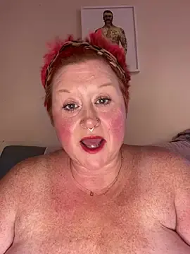 Stripchat Adult Webcam of BustyRedxx