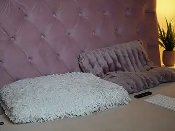 Stripchat Watch Live Sex Cams of MaiaMini