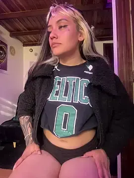Stripchat Free Porn Cam of Sara_92
