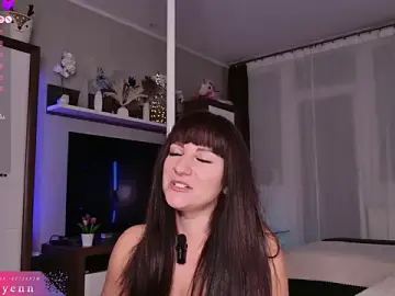 Stripchat Adult Webcam of LeaLyenn