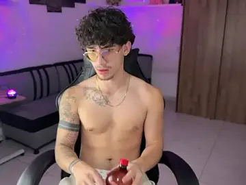 Stripchat Free Live Porn of Kisan_Smith