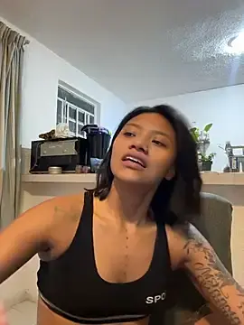 Stripchat Live Sex Cam of Mia-miauuuuu