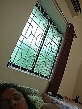 Stripchat Live Sex Cam of NakedMILFx