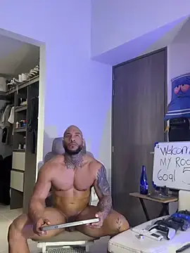 Stripchat Live Sex Cam of Andrew_Johnnson