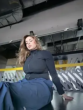 Stripchat Free Porn Cam of Alirawrz