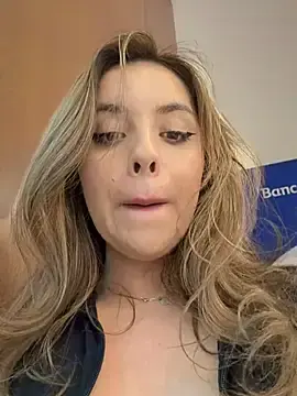 Stripchat Sex Cam of Alirawrz