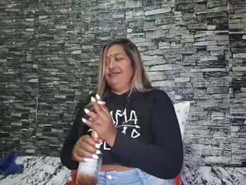 Stripchat Live Sex Cam of Mammabear_4u