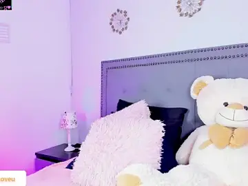 Stripchat Sex Cam of ale_lovee