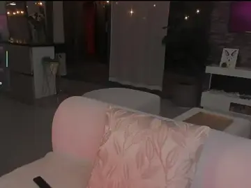 Stripchat Live Sex Cam of Saravipper1