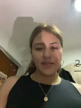 Stripchat Live Sex Cam of Andrea_19blonde